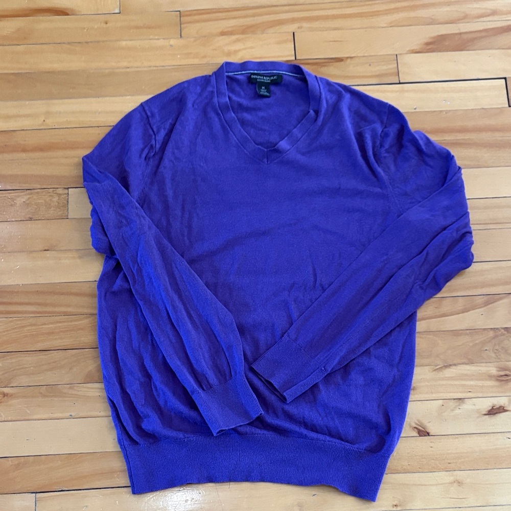 Banana Republic Men's V-Neck Sweater in Bright Purple